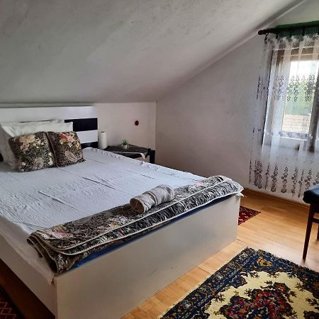 Guesthouse Sobi-Rooms Gradsko Екстериор снимка