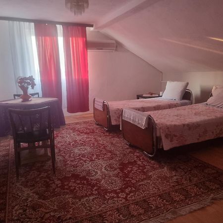Guesthouse Sobi-Rooms Gradsko Екстериор снимка