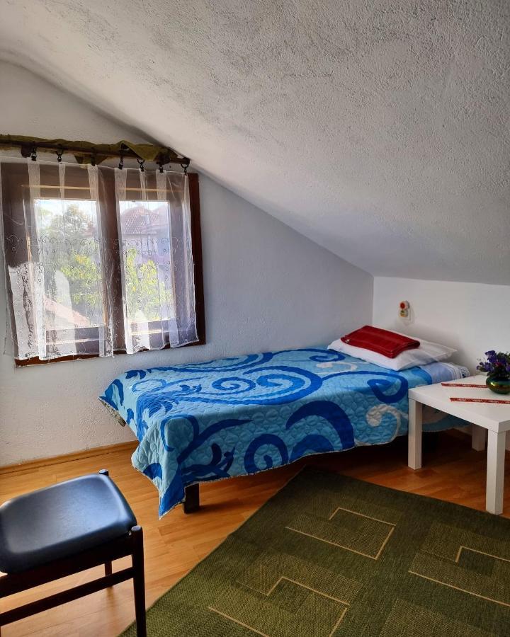 Guesthouse Sobi-Rooms Gradsko Екстериор снимка