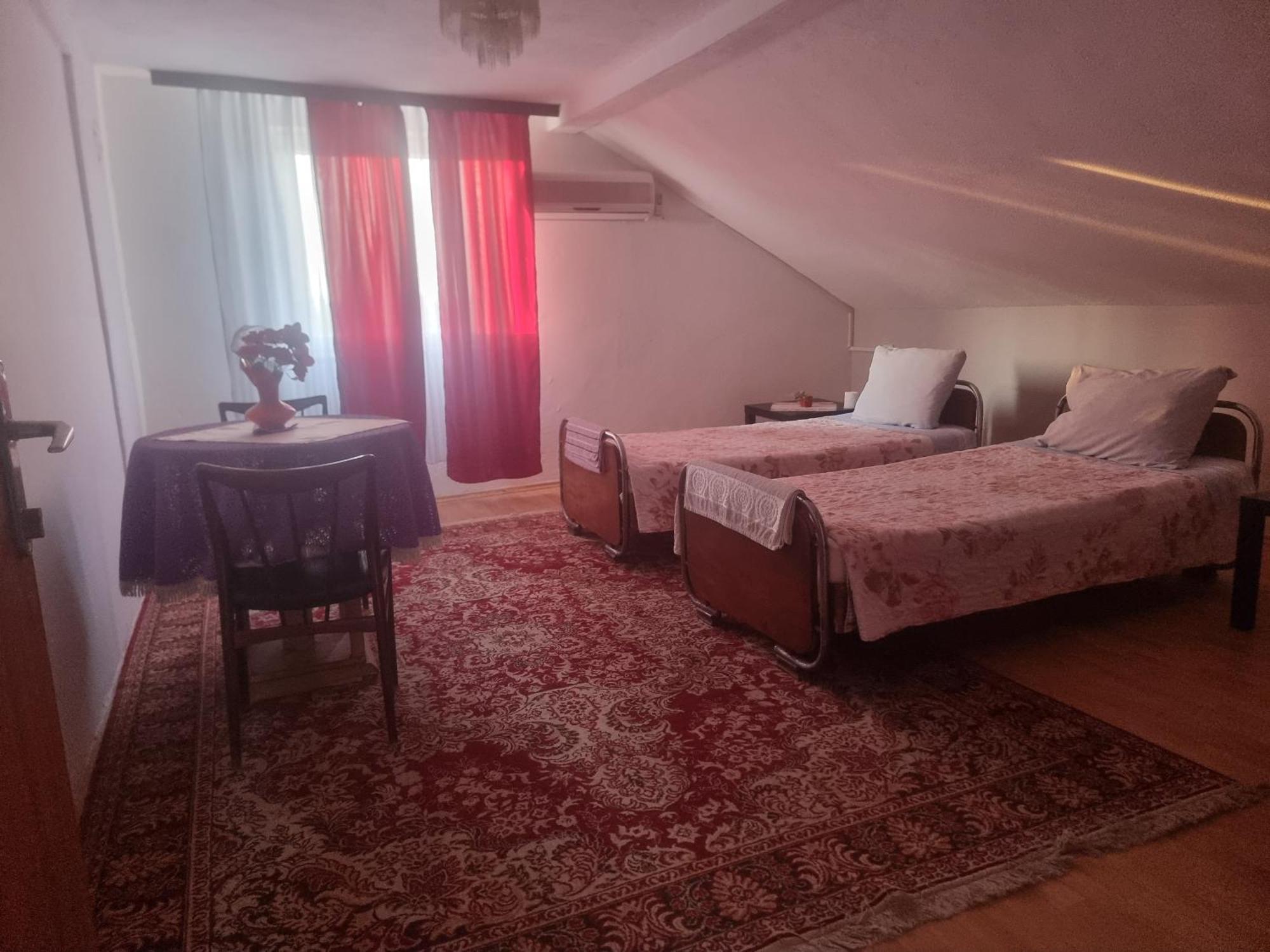 Guesthouse Sobi-Rooms Gradsko Екстериор снимка