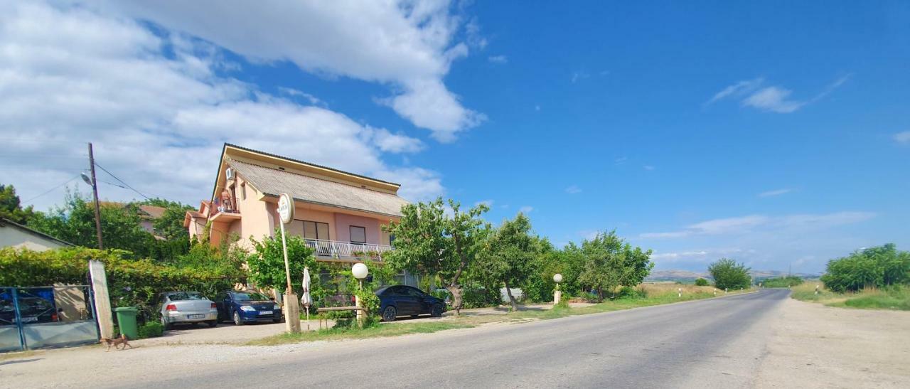 Guesthouse Sobi-Rooms Gradsko Екстериор снимка